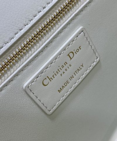 Replica Dior 30 Montaigne White
