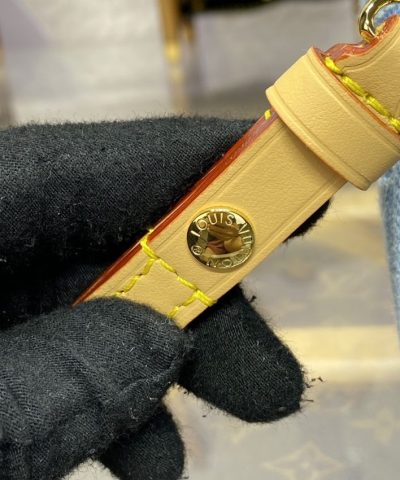 Replica Louis Vuitton Liv Pochette