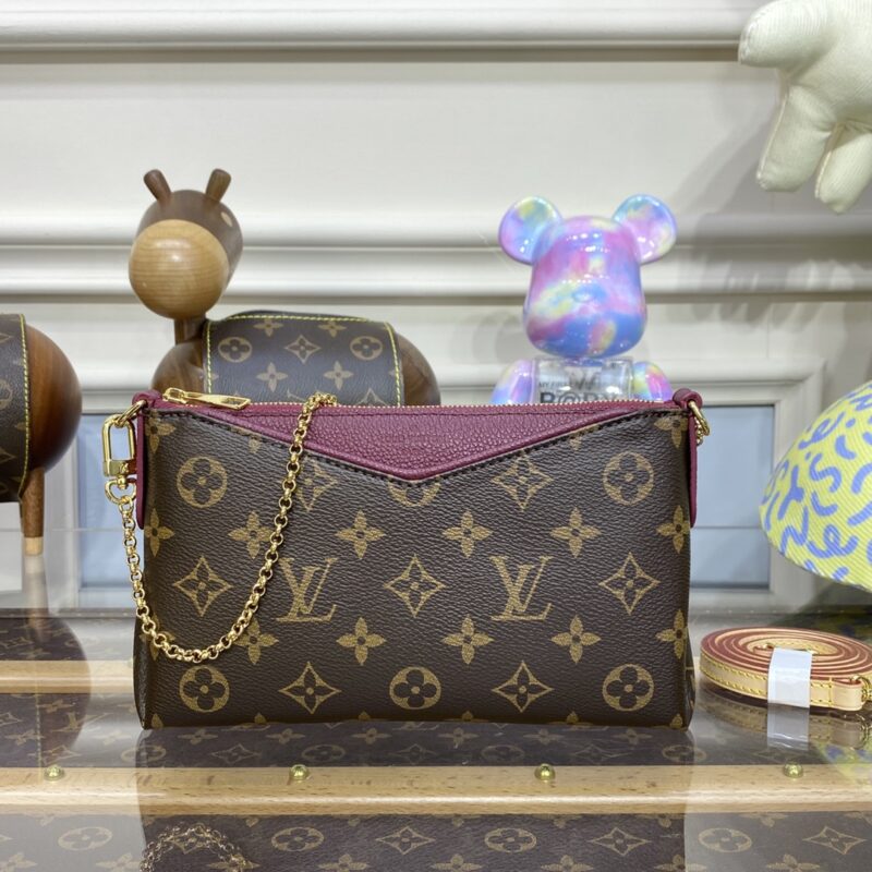 Replica Louis Vuitton Pallas Clutch Bordo