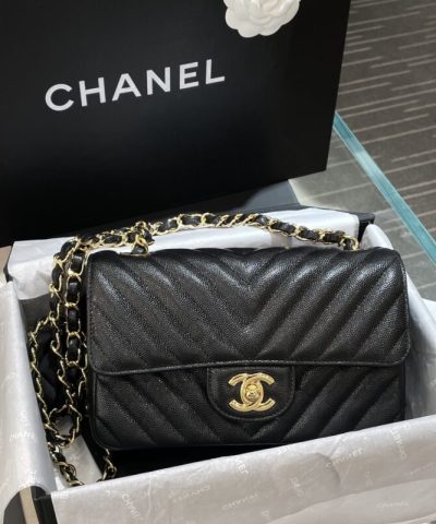 CHANEL Classic Flap V 20cm
