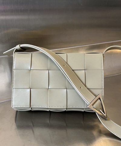 Replica Bottega Veneta Cassette 2.0 Beige