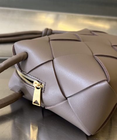 Replica Bottega Veneta Cassette Camera Bag - affordable luxury replica bag