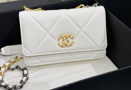 How Luxury Brands Manipulate Consumers While Selling Replicas Made in the Same Factories 2